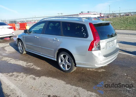 2009 Volvo V50 T5 R-Design z USA, uszkodzony, nr VIN YV1MJ672292464766